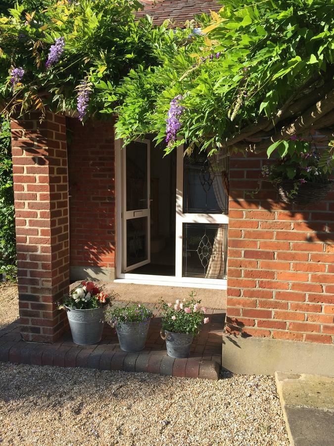 Stapehill Lodge B&B Hampreston Exterior foto
